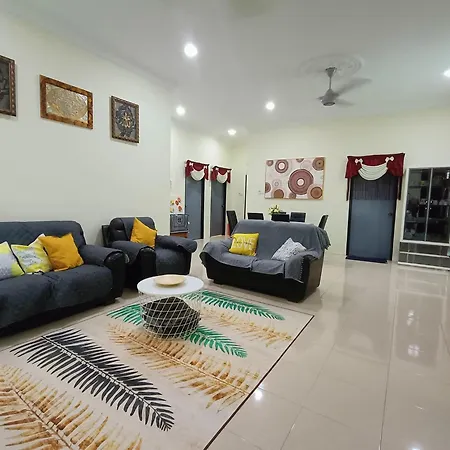 Rumah Maryam Private Pool Di Pantai Beserah Kuantan Exterior photo