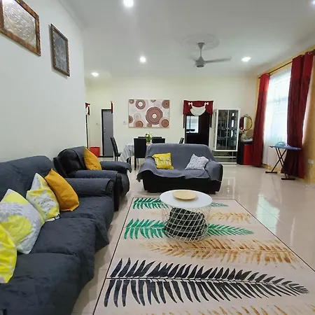 Rumah Maryam Private Pool Di Pantai Beserah Kuantan Exterior photo