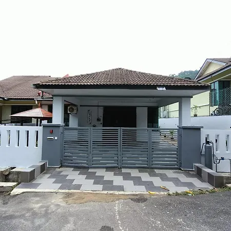 Rumah Maryam Private Pool Di Pantai Beserah Kuantan Exterior photo