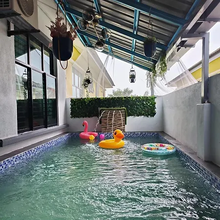 Rumah Maryam Private Pool Di Pantai Beserah Kuantan Exterior photo