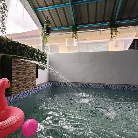 Rumah Maryam Private Pool Di Pantai Beserah Kuantan Exterior photo